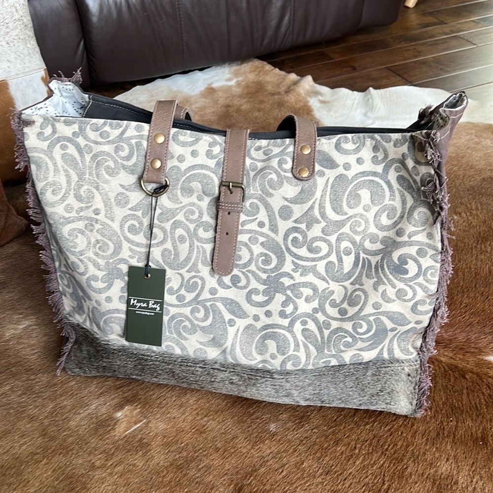 NWT Myra Weekender in style Floral